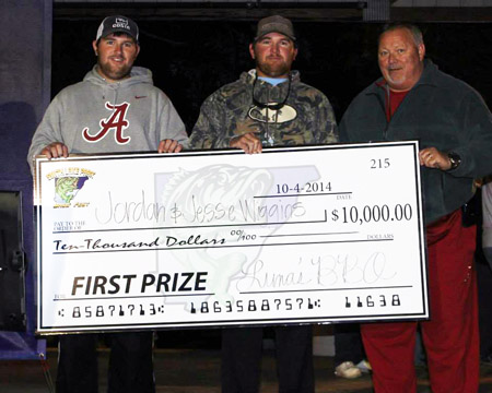 2014 Winners Jordan and Jesse Wiggins with $10,000 check